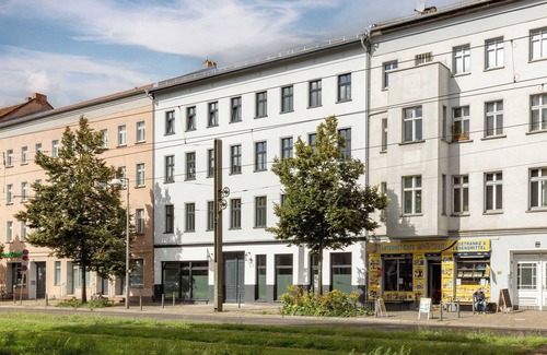 Weissensee Apartment | Industrial 42sqm 3room maisonette apt near center