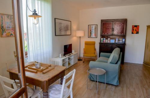 Salo Apartment | Ines Lake Garden - with private parking & garden