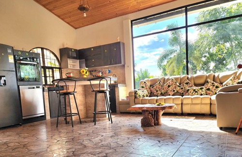 Ulloa Villa | Infinity Pool, Bonfire, warm shower, comfortable beds, WIFI, BBQ, Large Garden