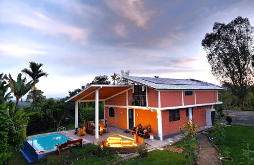 Ulloa Villa | Infinity Pool, Bonfire, warm shower, comfortable beds, WIFI, BBQ, Large Garden