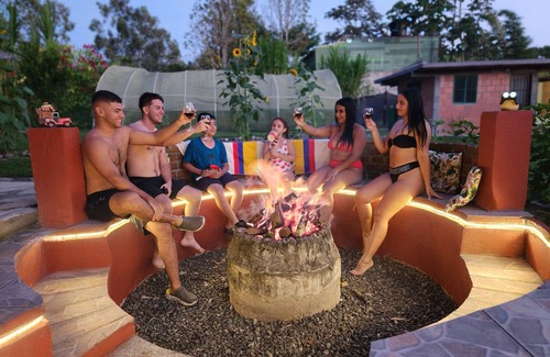 Ulloa Villa | Infinity Pool, Bonfire, warm shower, comfortable beds, WIFI, BBQ, Large Garden