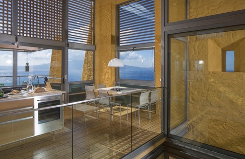 Kolymbari Villa | Infinity pool ★Unique Architecture★Jacuzzi hot tub★Stunning seaview