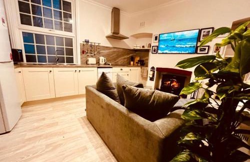Whitby Apartment | Ingleside Mews