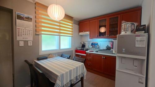 Inje House | Inje Hachuri Undeokwi Hayanjib