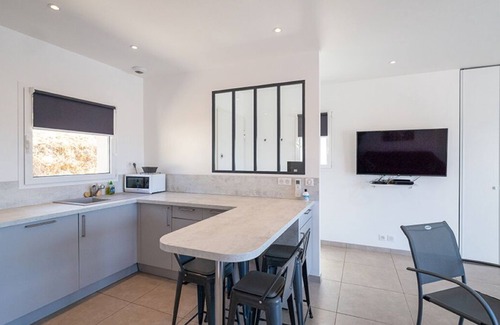 Sainte-Lucie-de-Tallano House | Inland :Domaine A Presa Villa with private heated pool