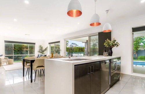 O'Connor House | Inner City Canberra Oasis in O'Connor - Large Modern Home - Heated Swimming Pool