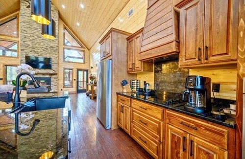 Pickens Cabin | INNER PEACE Luxury Cabin: XL Hot Tub 2Firplaces