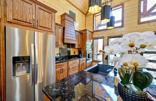 Pickens Cabin | INNER PEACE Luxury Cabin: XL Hot Tub 2Firplaces