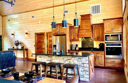 Pickens Cabin | INNER PEACE Luxury Cabin: XL Hot Tub 2Firplaces