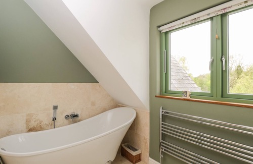 Uffington House | INNISFALLEN HOUSE, pet friendly, with open fire in Uffington