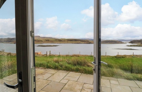 Isle of Luing Cottage | INSH, pet friendly, with a garden in Cullipool, Isle Of Luing