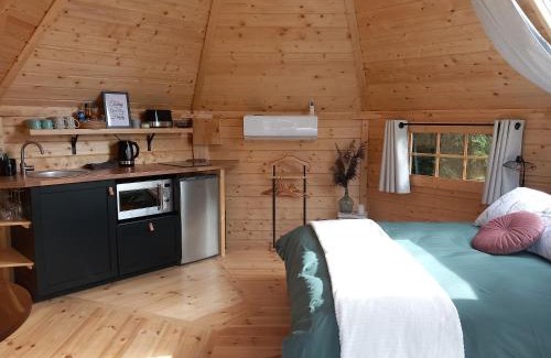 Saint-Christophe-sur-Conde Ski Chalet | Insolite: Le Kota du Lutin Many