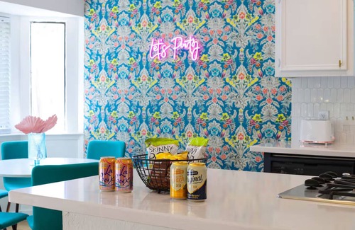 Scofield Farms House | Insta-worthy Bachelorette Pool Party near Domain 40% Monthly Discount