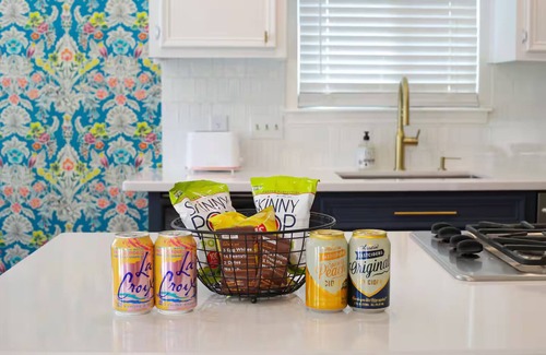 Scofield Farms House | Insta-worthy Bachelorette Pool Party near Domain 40% Monthly Discount
