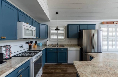 Holcomb House | Insta-worthy Rock River cabin