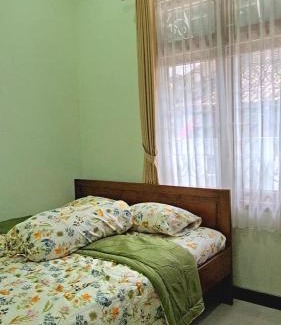 Baturetno House | Inti Homestay 3 Kamar Fasilitas Lengkap