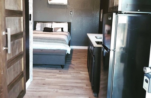 Brazoria Cabin | Intimate Cabin w/ custom shower & Stone Fireplace - Right by the River!