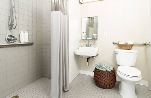 Central Newport News Hotel | InTown Suites Extended Stay Newport News VA - I-64