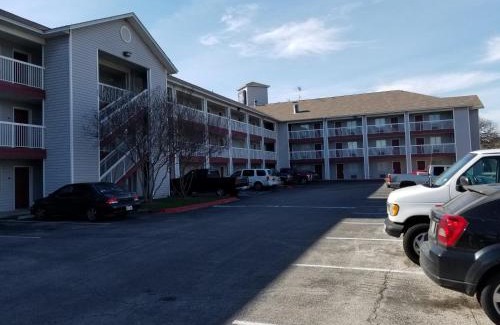 Leon Valley Hotel | InTown Suites Extended Stay San Antonio TX - Leon Valley North
