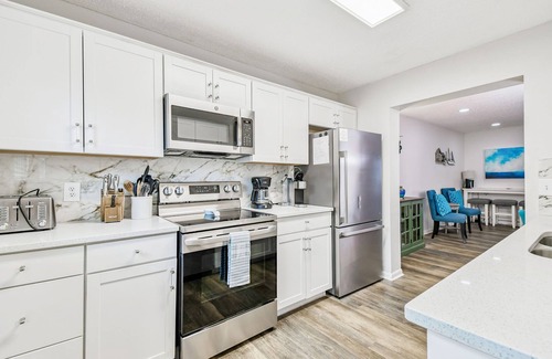 Indian Shores Condo | Intracoastal Condo | 4 min wlk to Beach & Dogs Ok!