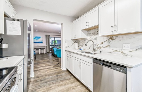 Indian Shores Condo | Intracoastal Condo | 4 min wlk to Beach & Dogs Ok!