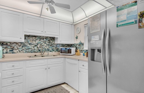 Fort Walton Beach Condo | 🌊Intracoastal Views~Gulf-Front Pool~Tennis Courts~2BR Emerald Isle 708