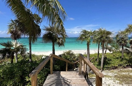 Winding Bay House | Introducing a private paradise in the tropical wonderland Double Bay Bahamas.