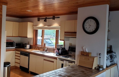 East Kootenay House | Invermere 4 Br Mtn/Lake View Home! Walk to Beach/Town*Aug $199/Nt; Sept $149/Nt*