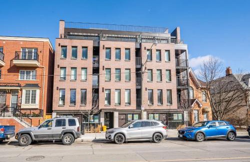 Downtown Toronto Hotel | Inviting 2BR Basement Suite in Downtown Toronto - The Roland