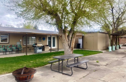 Joseph House | Inviting and relaxing country house right on I-70 in beautiful Sevier Valley.