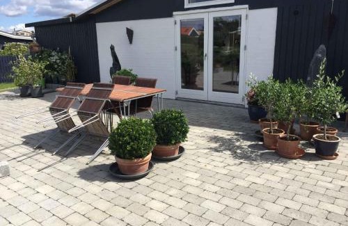 Karrebksminde House | Inviting Cottage By The Beach With A Lake View