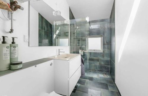 Karrebksminde House | Inviting Cottage By The Beach With A Lake View