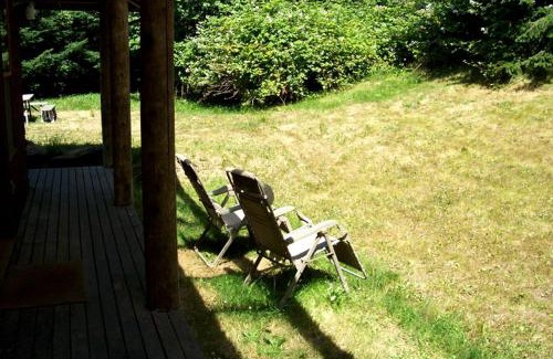 Lummi Island House | Inviting Cottage Rental with Private Deck near Bellingham, Washington
