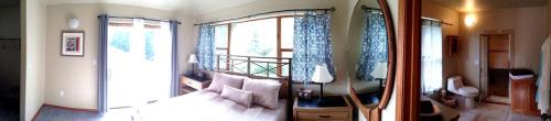 Lummi Island House | Inviting Cottage Rental with Private Deck near Bellingham, Washington