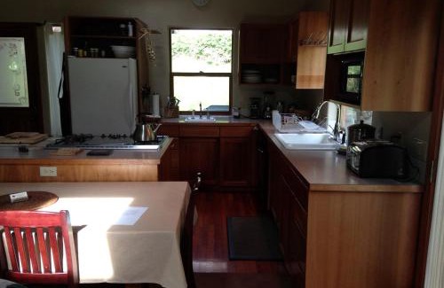 Lummi Island House | Inviting Cottage Rental with Private Deck near Bellingham, Washington