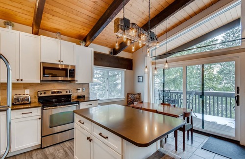 Vail House | Inviting Cozy East Vail Condo On Gore Creek! 008412