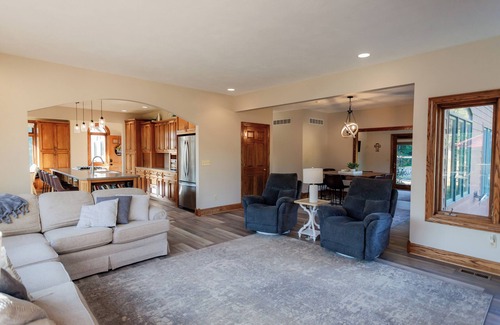 Linn Grove House | Inviting family retreat with a seasonal saltwater pool, gymnasium and privacy