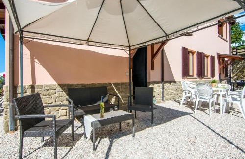 Apecchio House | Inviting Farmhouse in Appenines with covered swimming pool