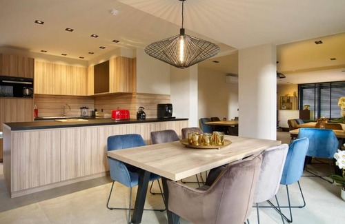 Riemst Villa | Inviting Holiday Home in Vlijtingen with Garden
