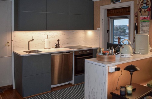 Bamble House | Inviting holiday home with its own beach and jetty.