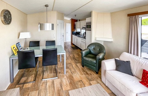 Maasbommel House | Inviting mobile home in an idyllic location in Maasbommel.