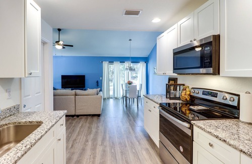 Ocklawaha House | Inviting Ocklawaha Home w/Porch: Ideal Location!