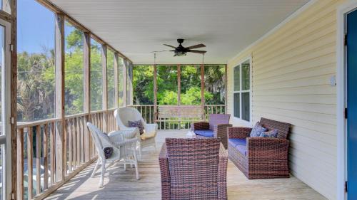 Sullivan's Island House | Ion by AvantStay Walk to Beach Dining Shopping Central Location Deck