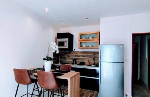 Saint-Denis Apartment | Iris - A Seaside Haven in the Heart of Saint-Denis