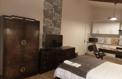 Saint-Germain-en-Laye House | Iris Garden Cottage