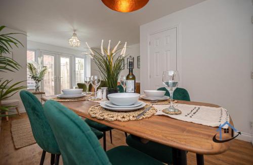 Thrapston House | Ironside House, Thrapston king or twin beds, free parking, workspace, corporates, sleeps 8