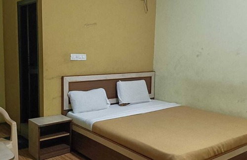 Dharwad Hotel | iROOMZ Hotel Vishwa Lodging
