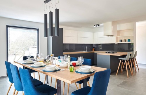 Kastel House | Irresistible villa with large pool, billiards, darts