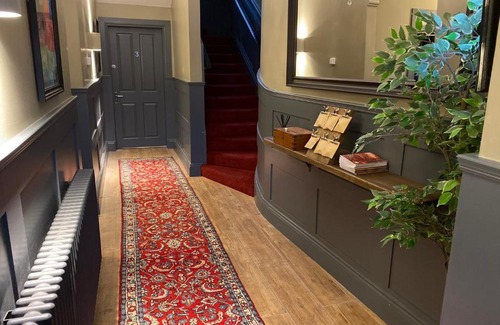 Irvine House | Irvine Guest House