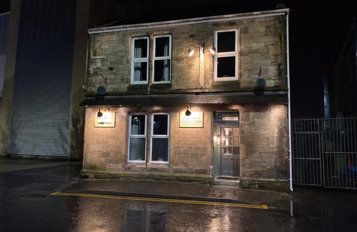 Irvine House | Irvine Guest House